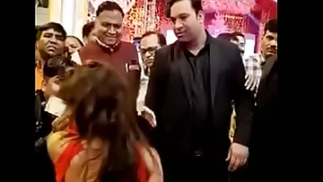 Scorching bare Indian Nymph Mujra in Crimson Saree