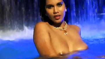 Tidy Up Messy Indian Chick