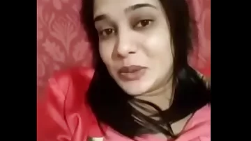 Indian gal have fun with twat