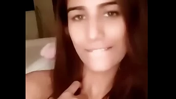poonam pandey braless