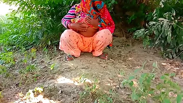 Indian Aunty Outdoor Caught