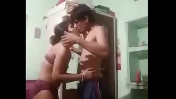 Pune duo wifey blowing dinky of her desi hubby super-fucking-hot desi romance blow-job