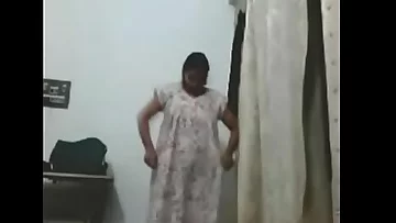 1~ Obese desi female selfshot naked pinch