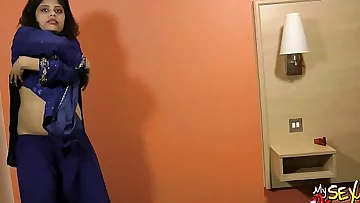 jaw-dropping indian honey rupali bhabhi boobies revealed