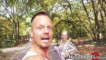 Random Boy Bodo Nails Cougar Whore Jana Schwarz in Park hitzefrei&period;dating