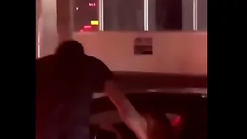 Deepthroating random pink cigar in traffic