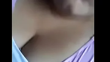 woman online showcase cupcakes