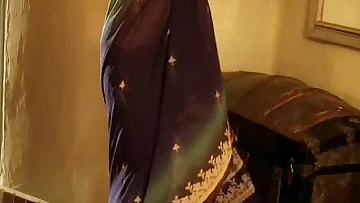 Bollywood indian Gal Smirks