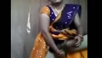 Bhabhi stuffing cucumber in vag