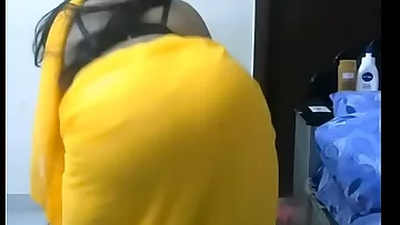 desi priya aunty saree unwrap  and taunting