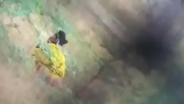 1~ Desi aunty open piss grab