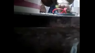 Bhabhi Bathing while devar making vid