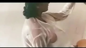 indian aunty bathing torrid movie