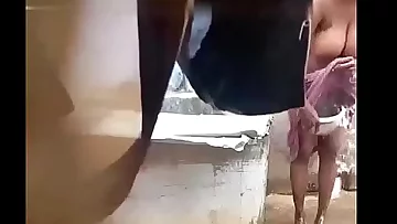 Tamil aunty ample udders bathing