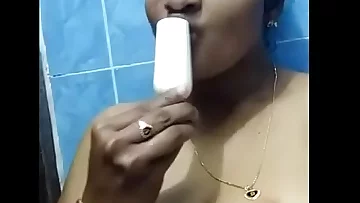 Tamil aunty finger-tickling