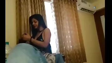 Desi duo in motel